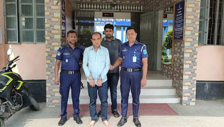 ফরিদপুরে ভুয়া ম্যাজিস্ট্রেটকে পুলিশে দিলো ব্যবসায়ীরা