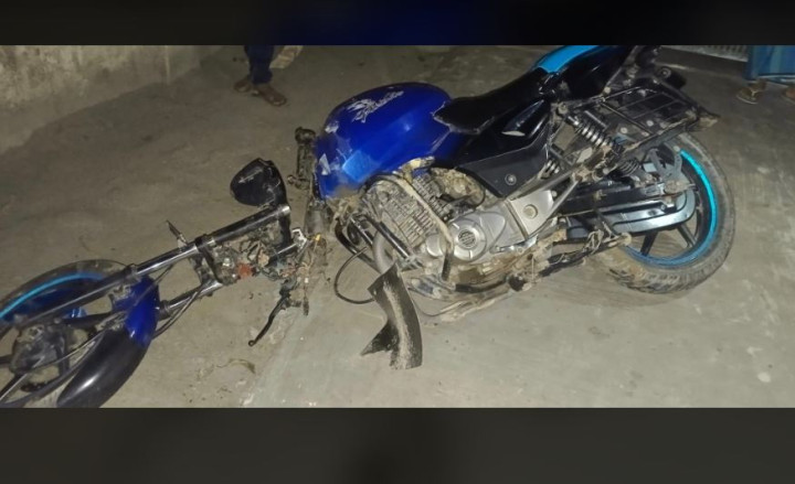 সদরপুরে মোটরসাইকেল দুর্ঘটনায় ৫ তরুণ আহত