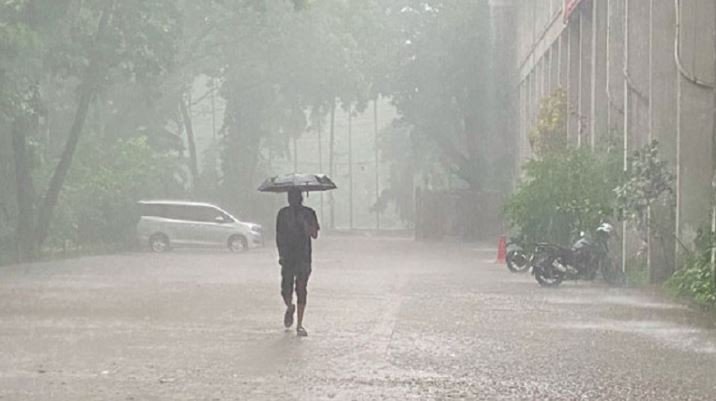 যে কারণে বাড়ছে বৃষ্টি
