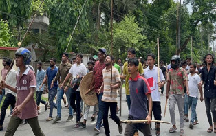 মাদারীপুরে শিক্ষার্থীদের পুলিশের ধাওয়া, পানিতে ডুবে একজনের মৃত্যু