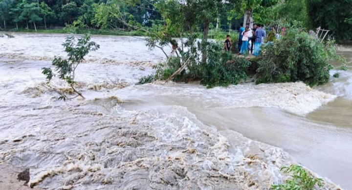 ভারী বৃষ্টিতে আগস্টেও বন্যার শঙ্কা