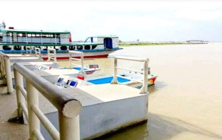 চরভদ্রাসন গোপালপুর ঘাটের ভাড়া কমল, লঞ্চ ৫০ সিবোর্ড ১২০ টাকা