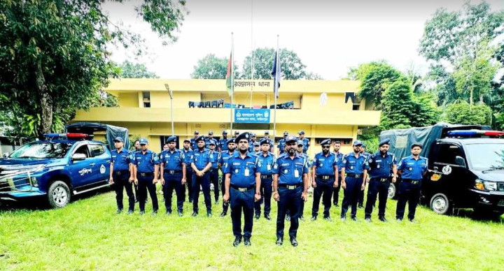 চরভদ্রাসন জুড়ে পুলিশ ও জনতা মিলে মোটরসাইকেল র‌্যালি