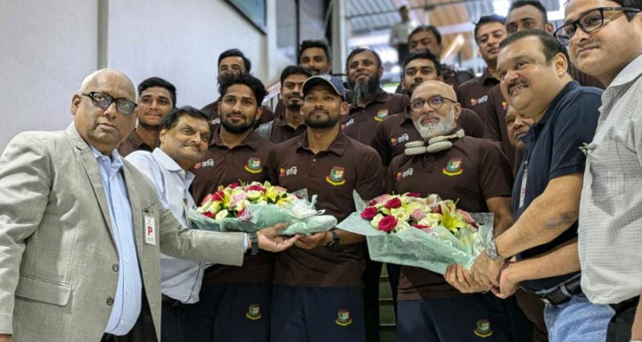 দেশে ফিরেছে বাংলাদেশ ক্রিকেট দল
