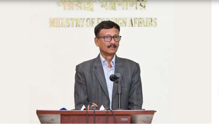 ভারতে শেখ হাসিনার স্ট্যাটাস জানতে চায়নি ঢাকা