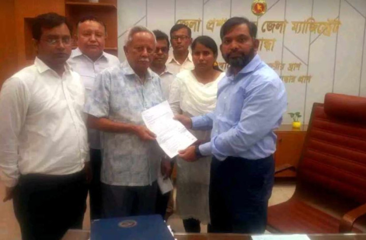 সাবরেজিস্ট্রি অফিসের অনিয়ম-দুর্নীতির শাস্তির দাবিতে গাইবান্ধায় স্মারকলিপি প্রদান