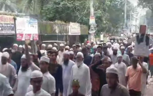 মহানবী (সা.) কে নিয়ে কটুক্তির প্রতিবাদে সদরপুরে প্রতিবাদ সভা ও বিক্ষোভ মিছিল 