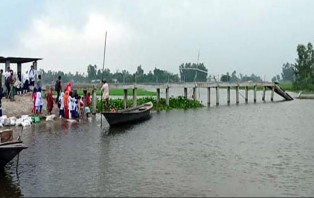সুন্দরগঞ্জে চরাঞ্চলের লক্ষাধীক মানুষের পারাপারে দীর্ঘদিনের দুর্ভোগ