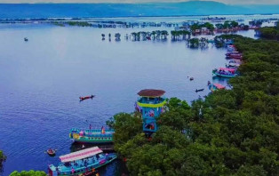 টাঙ্গুয়ার হাওড়ে নেমে ব্যাংক কর্মকর্তা  নিখোঁজ