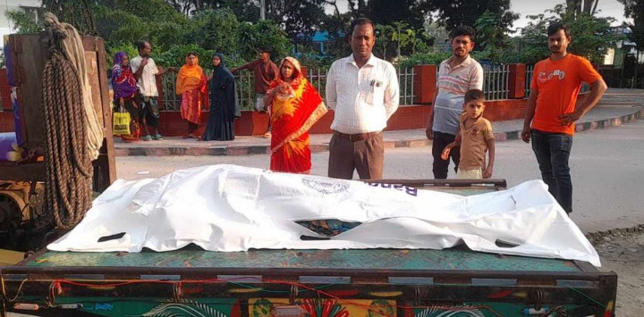 তিন বছরের শিশু কন্যার আবদার পুরন করা হলো না সামাদ মিয়ার