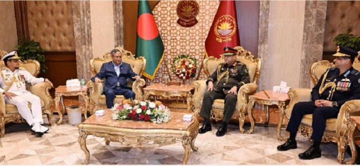 রাষ্ট্রপতির সঙ্গে তিন বাহিনী প্রধানের সৌজন্য সাক্ষাৎ