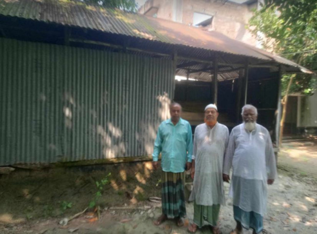 আলফাডাঙ্গায় গ্রামীণ জনপদের ঐতিহ্যবাহী কাচারি ঘর বিলুপ্তির পথে!