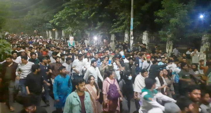ভারতে বাংলাদেশ সহকারী হাইকমিশনে হামলার প্রতিবাদে উত্তাল ঢাবি