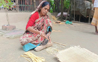 কালের বিবর্তনে হারিয়ে যাচ্ছে সালথার ঐতিহ্যবাহী বাঁশ-বেত শিল্প