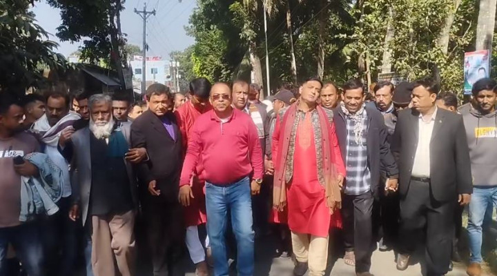 আলফাডাঙ্গায়  সাবেক সাংসদ খন্দকার নাসিরুল ইসলামের নেতৃত্বে বিজয় মিছিল 