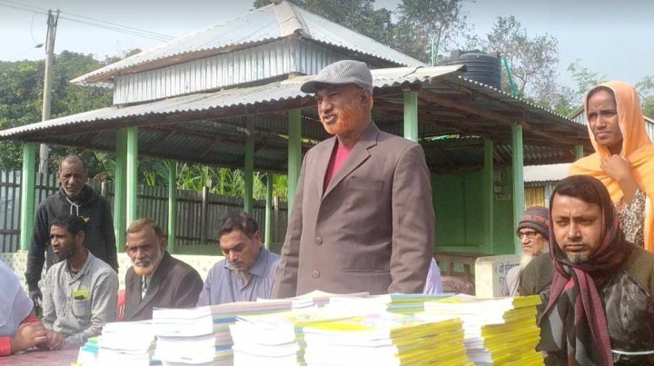 পাংশার বাহাদুরপুরে নতুন কুঁড়ি কিন্ডার গার্টেনের নতুন বই বিতরণ 