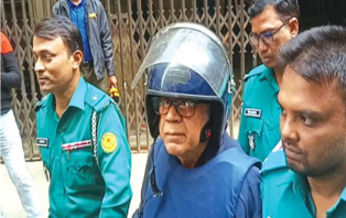 সিঁড়ি দিয়ে হাঁটিয়ে এজলাসে নেওয়ায় সাবেক মন্ত্রী কামরুলের ক্ষোভ