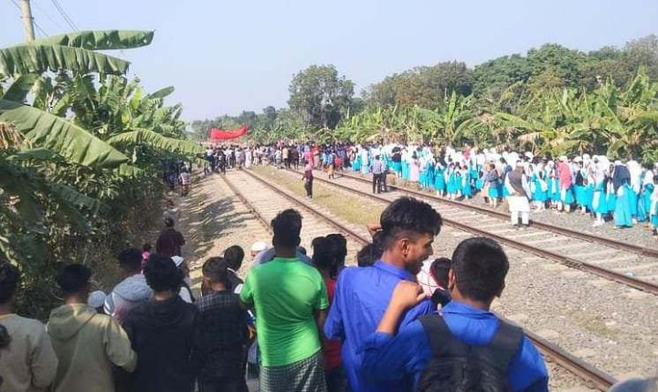 পুখুরিয়া স্টেশনে ট্রেনের যাত্রাবিরতি বাতিল করায় সদরপুরের যাত্রীদের ভোগান্তি 