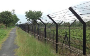 চাঁপাইনবাবগঞ্জ সীমান্তে বিএসএফের গুলিতে যুবক আহত