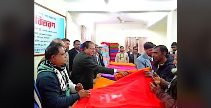 লালমনিরহাটে শীতার্তদের মাঝে শীতবস্ত্র বিতরণ