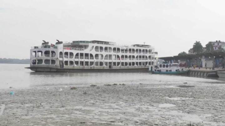 পটুয়াখালী-ঢাকা নৌপথে নাব্যতা সংকট, ঝুঁকিতে লঞ্চ চলাচল