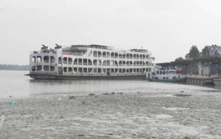 পটুয়াখালী-ঢাকা নৌপথে নাব্যতা সংকট, ঝুঁকিতে লঞ্চ চলাচল