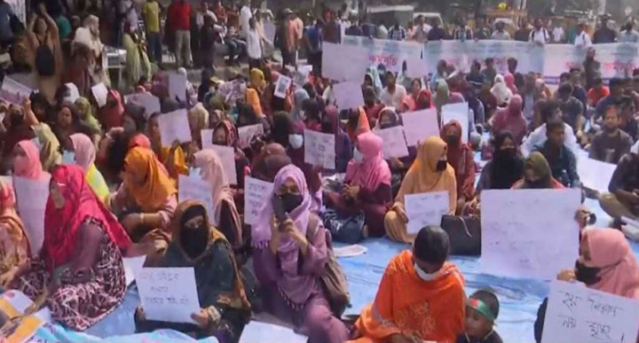 সপ্তম দিনের মতো আন্দোলনে নিয়োগ বাতিল হওয়া শিক্ষকরা