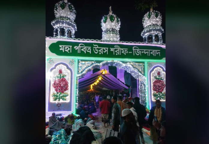 আখেরী মোনাজাতের মধ্য দিয়ে শেষ হলো বিশ্ব জাকের মঞ্জিলের ওরস শরীফ 
