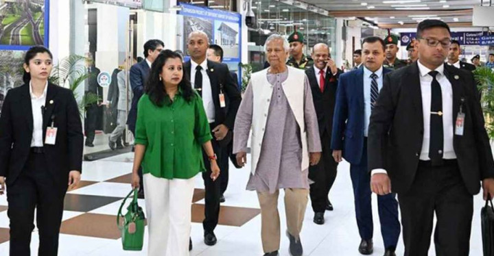 চীনের উদ্দেশে ঢাকা ছাড়লেন প্রধান উপদেষ্টা 