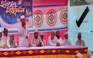 সদরপুরে জামায়াতের ইফতার মাহফিলে বিতর্কিত আওয়ামী লীগ নেতা! 