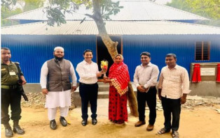 আলফাডাঙ্গায় আগুনে পুড়ে সর্বস্বান্ত বিধবা নারী পেল নতুন ঘর  