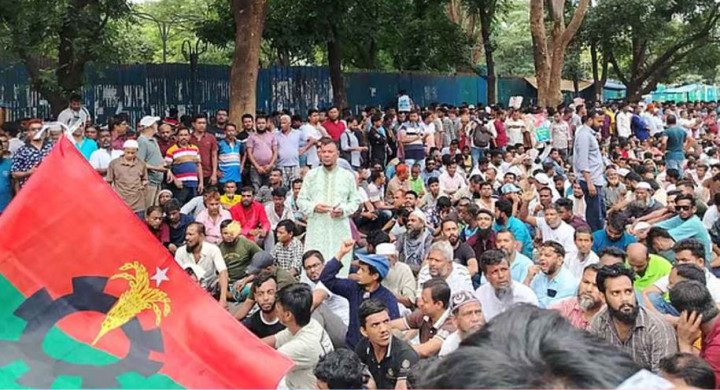 নগরভবনে তালা দিয়ে ৬ষ্ঠ দিনের মতো বিক্ষোভ কর্মসূচিতে ইশরাক সমর্থকরা 