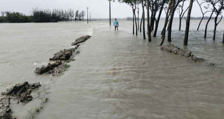 লক্ষ্মীপুরে জোয়ারের পানিতে ৪০ গ্রাম প্লাবিত, দুর্ভোগ