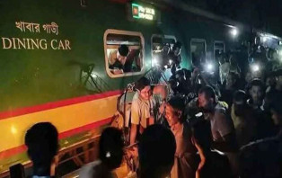 সিগন্যাল অমান্য করে সেতুতে অটোরিকশা-বাইক, ট্রেনের ধাক্কায় নিহত ৩