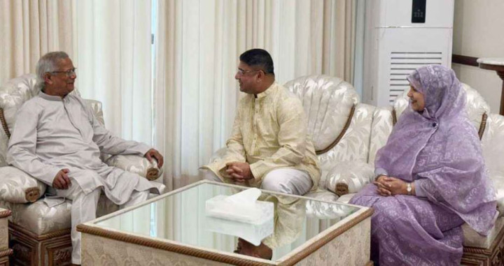 প্রধান উপদেষ্টার সঙ্গে সস্ত্রীক সাক্ষাৎ করেছেন সেনাপ্রধান