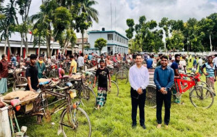প্রাকৃতিক দুর্যোগে ক্ষতিগ্রস্ত ৩০০ ভ্যানচালকের মুখে হাসি ফুটালো ইউএও 