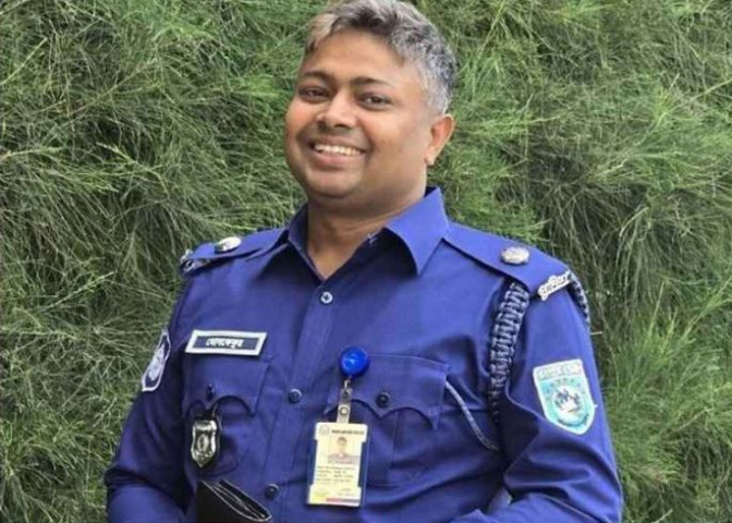 গোপালগঞ্জের ঘটনা নিয়ে ফেসবুকে ট্রল, এএসপি প্রত্যাহার 
