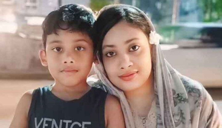 এখনো সন্ধান মেলেনি মায়ের, কান্নাকাটি করছে ছেলে