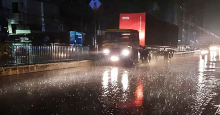 ঢাকায় সন্ধ্যা থেকে বৃষ্টি, থাকতে পারে সোমবারও