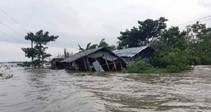 ৭২ ঘণ্টার মধ্যেই ডুবে যেতে পারে দেশের ২০ জেলা