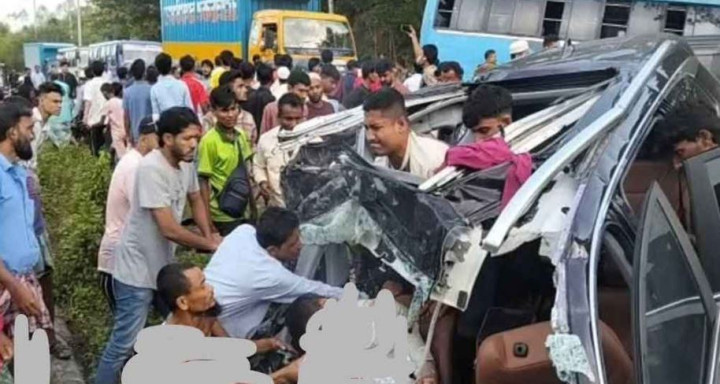 রামুতে বাস-প্রাইভেটকার সংঘর্ষে ২ পর্যটক নিহত