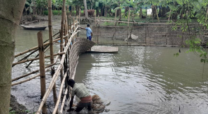 বানা খালে অবৈধ বাঁধ নির্মাণে এক ব্যক্তির কারাদণ্ড