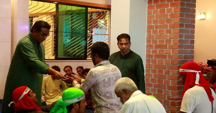 চন্দ্রপাড়া দরবারে জাকেরদের মাঝে আর্থিক সহায়তা ও ওরসের তারিখ ঘোষণা