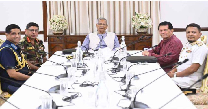 প্রধান উপদেষ্টার সঙ্গে ৩ বাহিনী প্রধানের বৈঠক, যেসব বিষয়ে আলোচনা