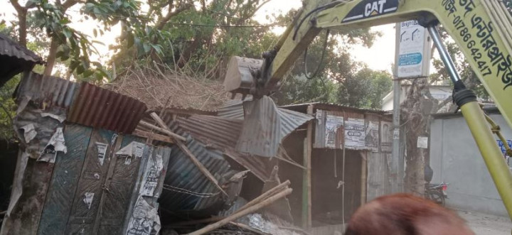 ৪৩ বছর পর আলফাডাঙ্গায় সরকারি জায়গা উদ্ধার 