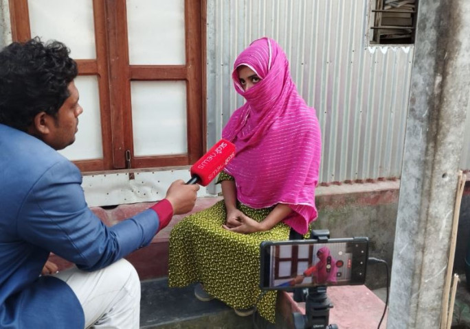 সদরপুরে প্রেমের টানে ১২ বছরের সন্তানের মায়ের অনশন প্রেমিকের বাড়িতে