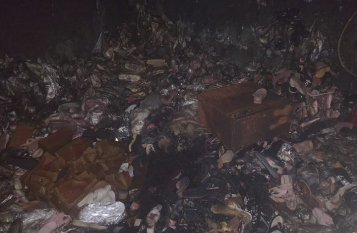 আলফাডাঙ্গা বাজারে ভয়াবহ অগ্নিকাণ্ড: সু স্টোরের গোডাউন পুড়ে ছাই