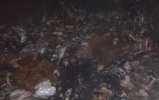 আলফাডাঙ্গা বাজারে ভয়াবহ অগ্নিকাণ্ড: সু স্টোরের গোডাউন পুড়ে ছাই