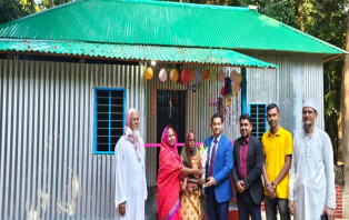 আলফাডাঙ্গায় বিধবা সূর্য বেগম পেলেন ‘চাদনী’ নামে নতুন ঘর