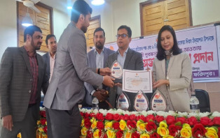 সদরপুরে ‘অদম্য নারী পুরস্কার’ প্রদান অনুষ্ঠান সম্পন্ন